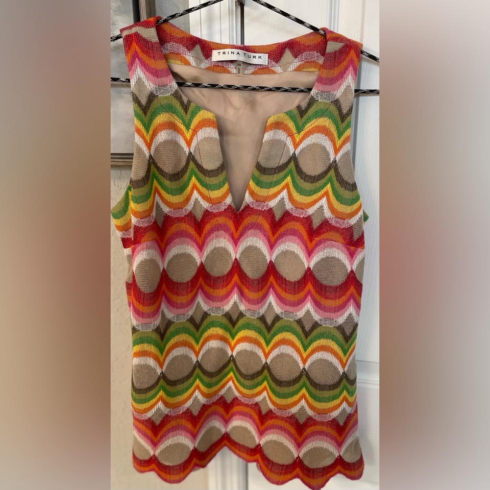 Trina Turk Women’s Humboldt Split V-Neck Striped Tank w/ Scalloped Hem-XS/EUC